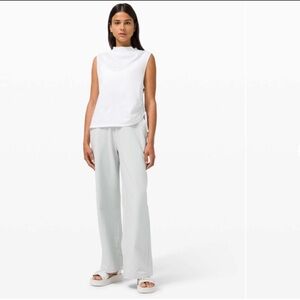 EUC Lululemon LA Side Cinch Mock Neck Tank
White size 6